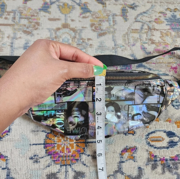Holographic Womens High Glossy Michelle Obama Magazine Print Fanny Waist Purse - Picture 8 of 12